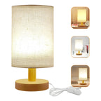 Detalhes da luminária de mesa led Vetra Larvivaz com conexão USB e acabamento em madeira e linho natural.