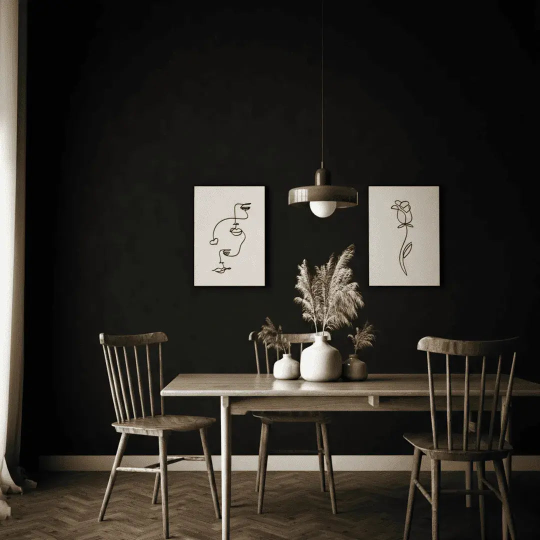 Luminária de Teto Vetrina Nórdica instalada sobre mesa de jantar em ambiente sofisticado, criando uma iluminação difusa e aconchegante.