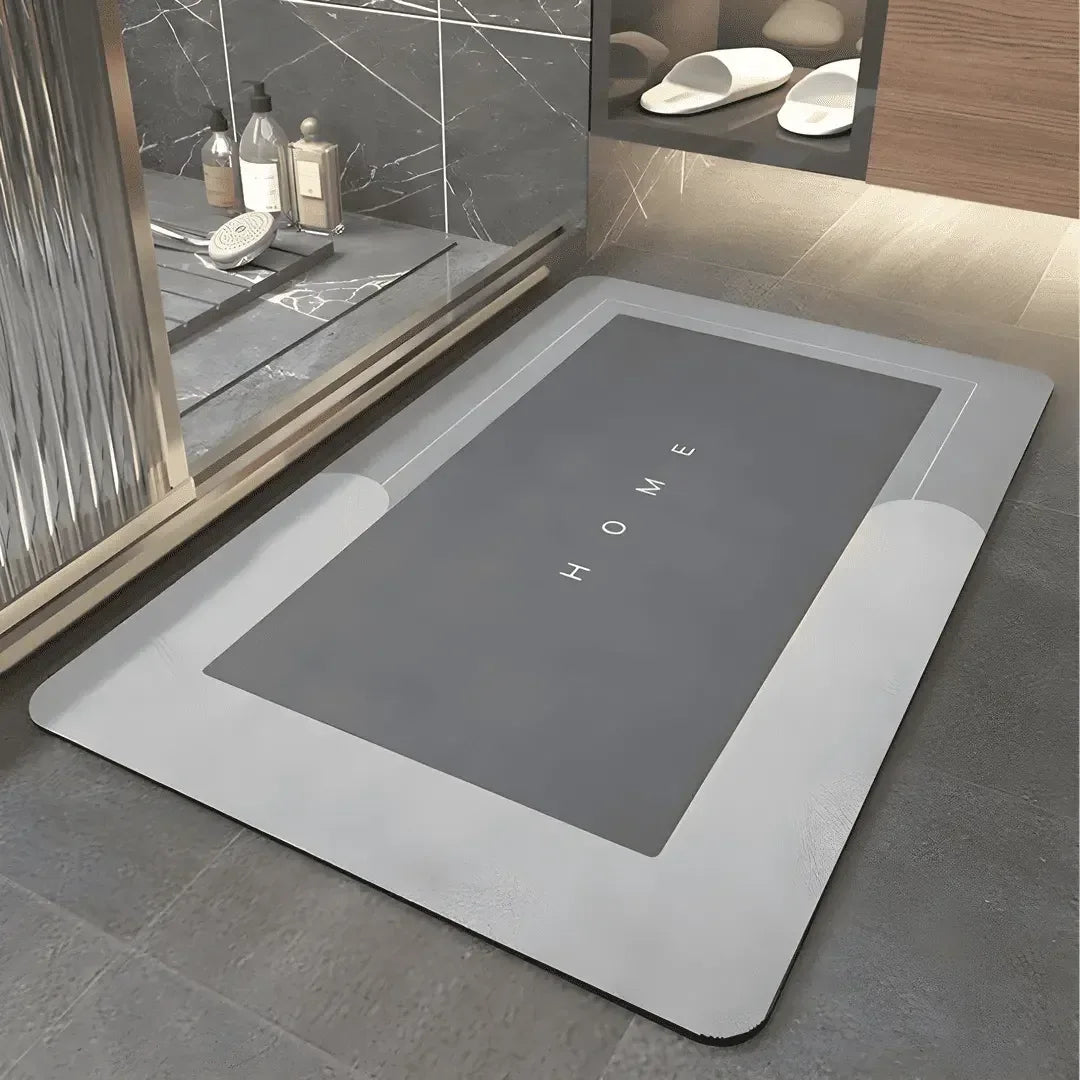 Tapete antiderrapante para banheiro AuraStone da Larvivaz posicionado em banheiro sofisticado ao lado do box.