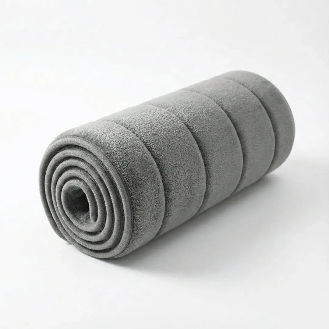 Larvivaz VelvetShield enrolado, demonstrando a flexibilidade do material, estrutura reforçada e facilidade de armazenamento.